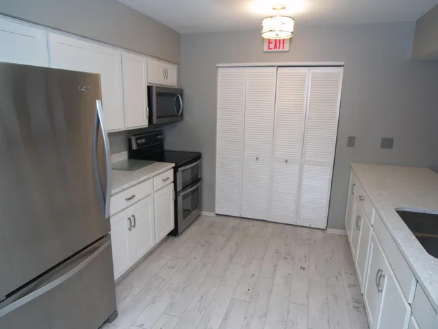 $114,900 | 9002 West Lisbon Avenue, Unit 208, Milwaukee, WI 53222