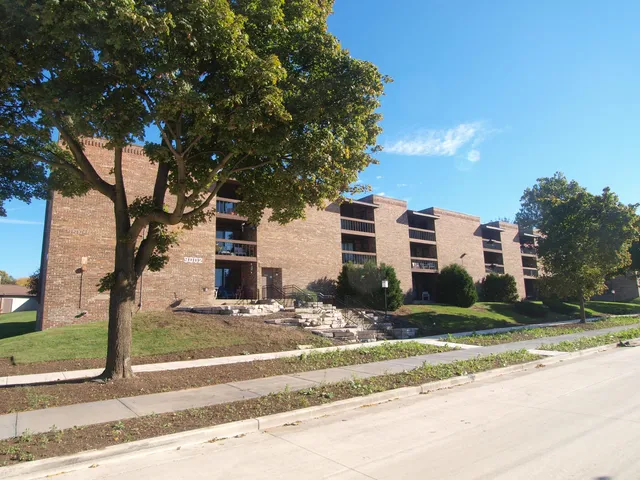 $114,900 | 9002 West Lisbon Avenue, Unit 208, Milwaukee, WI 53222