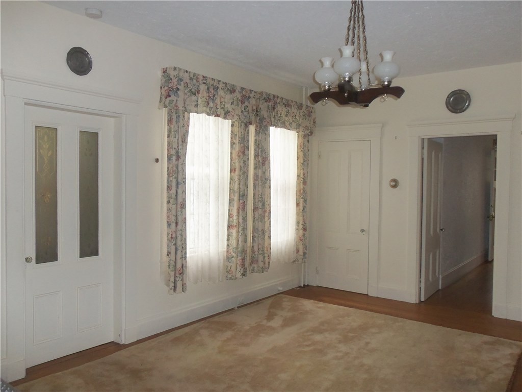 12 Poplar Street Newport, RI 02840 - Photo 14 of 40 Unit 1 Living Room