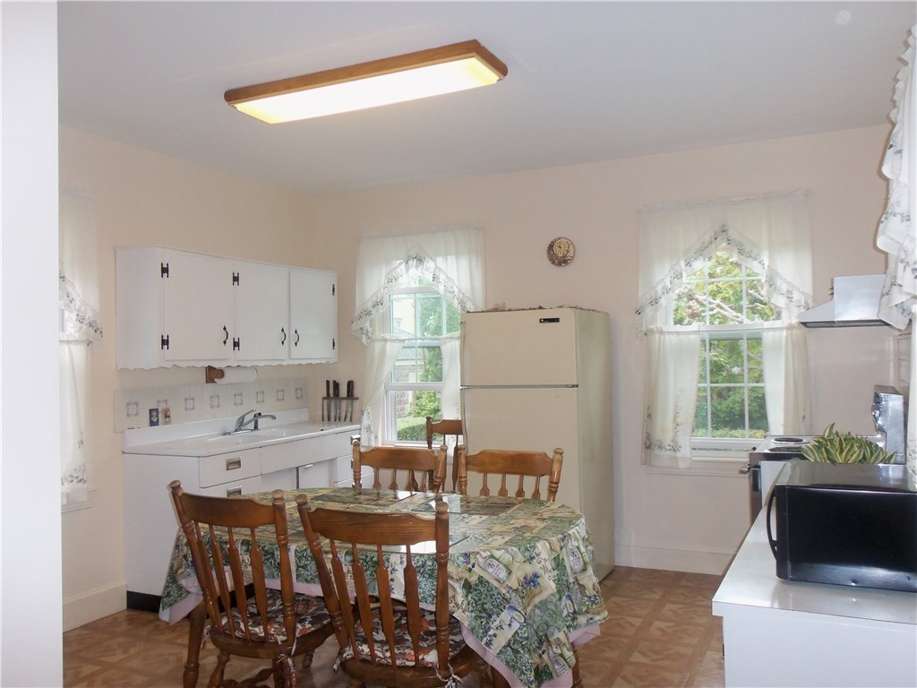 12 Poplar Street Newport, RI 02840 - Photo 15 of 40 Unit 1 Kitchen