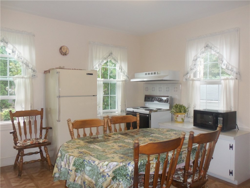 12 Poplar Street Newport, RI 02840 - Photo 16 of 40 Unit 1 Kitchen