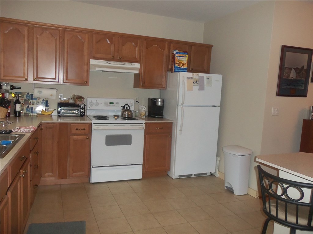 12 Poplar Street Newport, RI 02840 - Photo 29 of 40 Cottage Kitchen