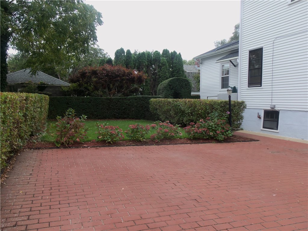 12 Poplar Street Newport, RI 02840 - Photo 3 of 40 Driveway_Front Yard