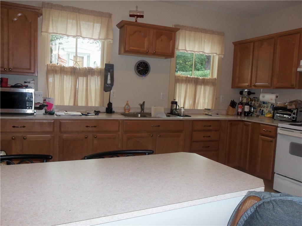12 Poplar Street Newport, RI 02840 - Photo 31 of 40 Cottage Bar_Kitchen