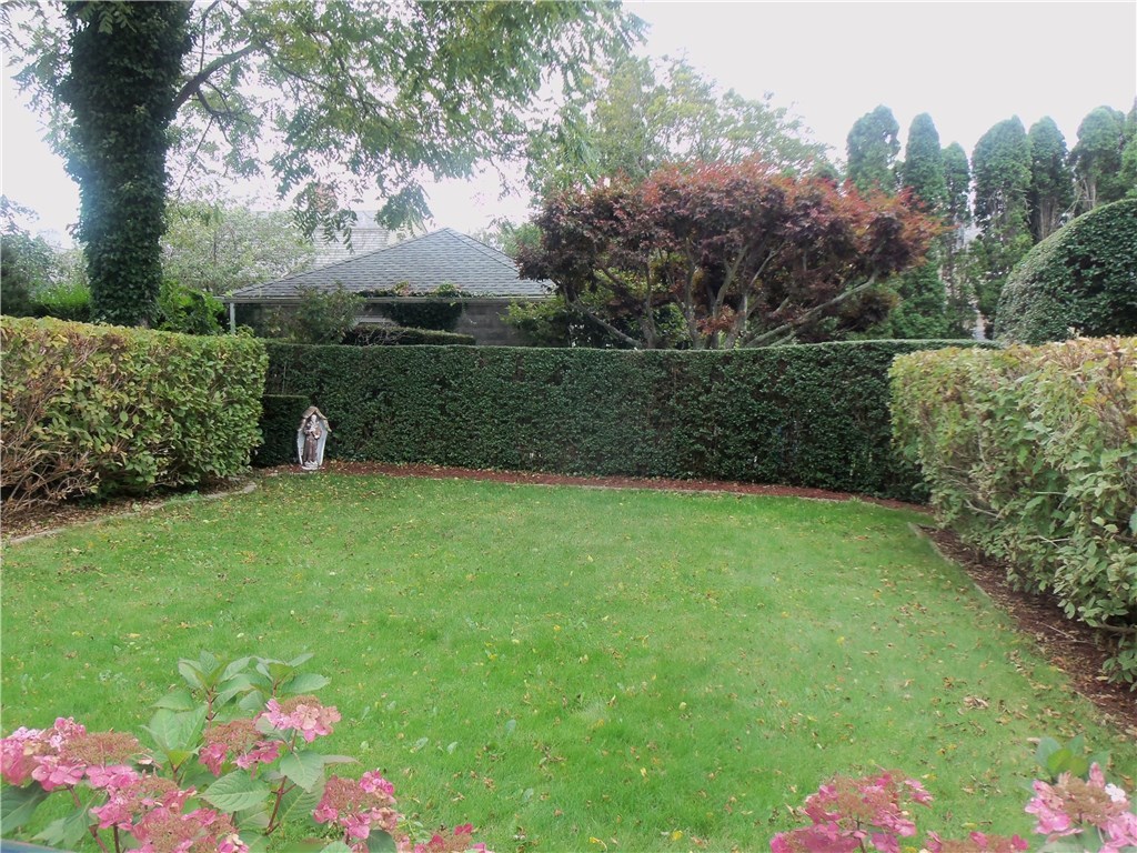 12 Poplar Street Newport, RI 02840 - Photo 4 of 40 Front Yard Garden