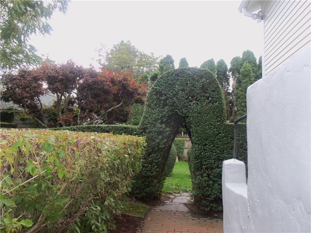 12 Poplar Street Newport, RI 02840 - Photo 6 of 40 Walkway To Gardens