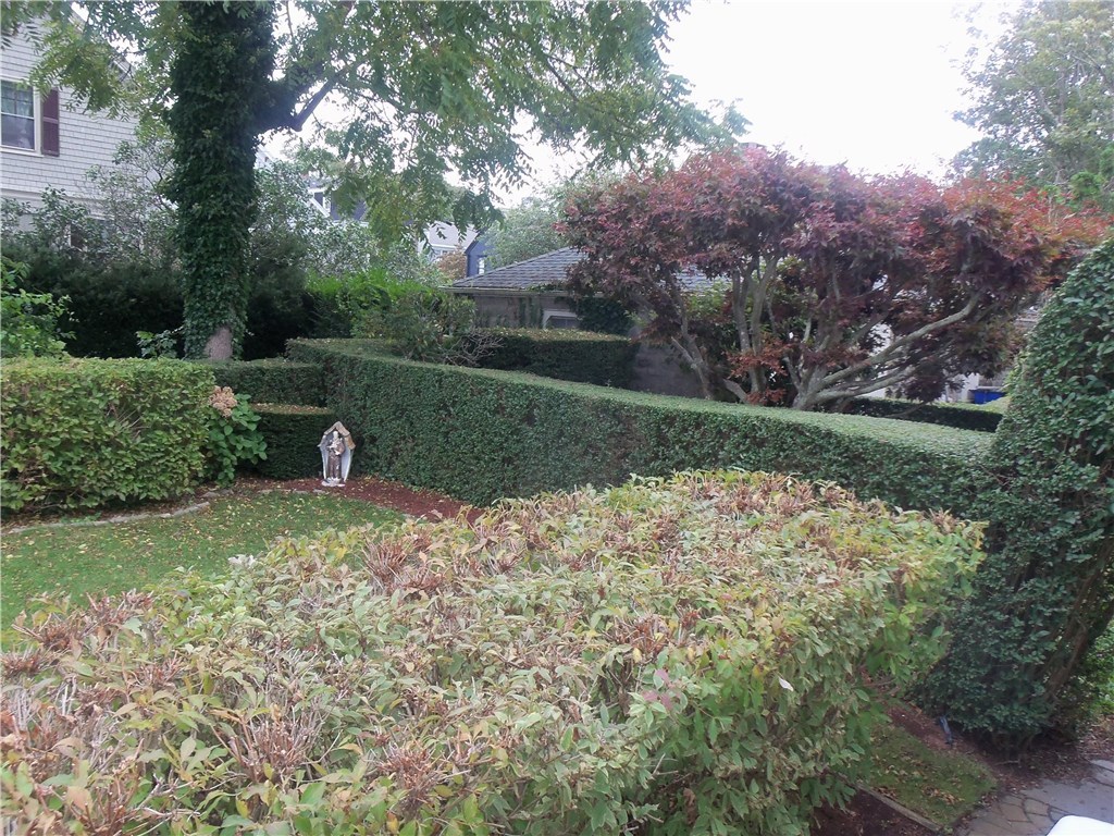 12 Poplar Street Newport, RI 02840 - Photo 7 of 40 Front Yard