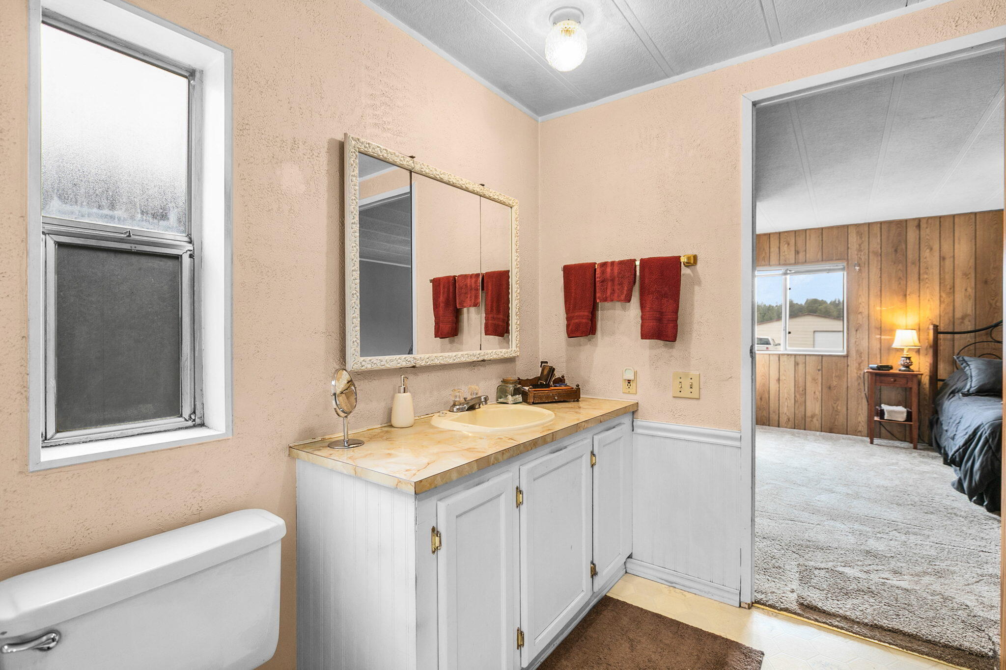 19238 Shoshone Road Bend, OR 97702 - Photo 18 of 41 PRimary bathroom
