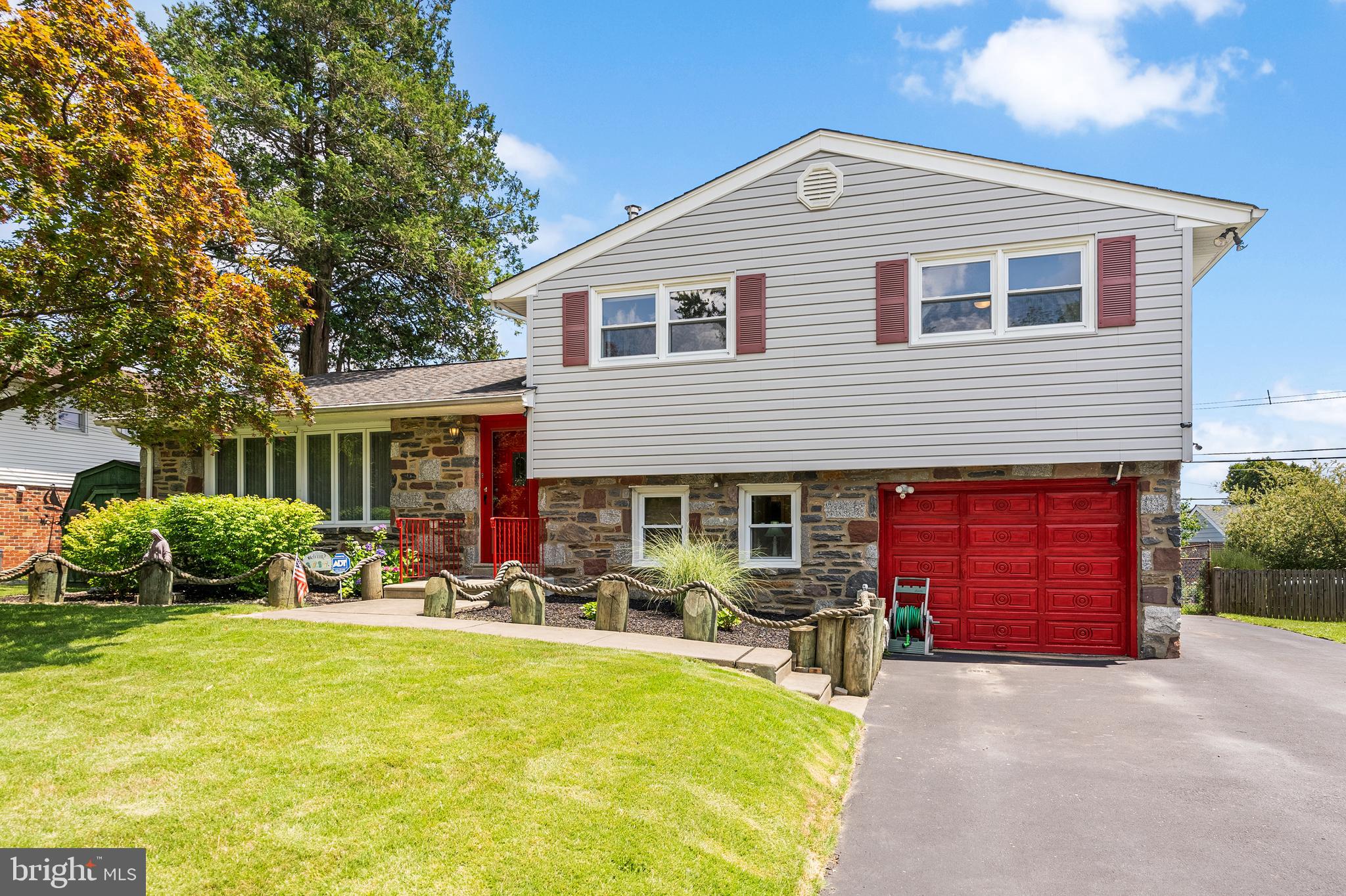 9223 Pine Road Philadelphia, PA 19115 - Photo 1 of 30