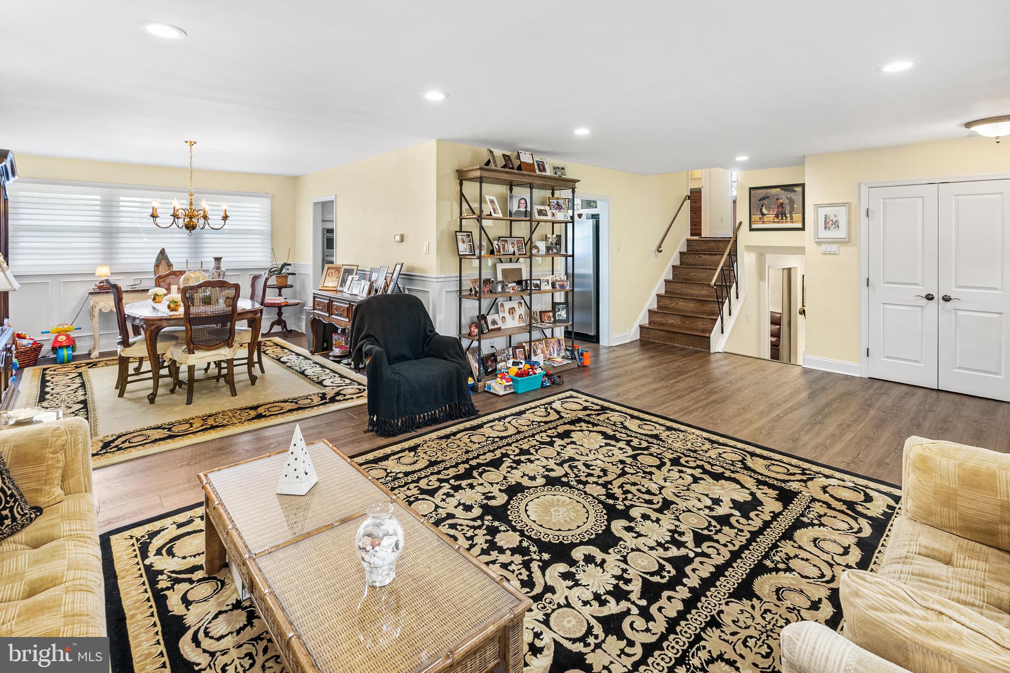 9223 Pine Road Philadelphia, PA 19115 - Photo 2 of 30
