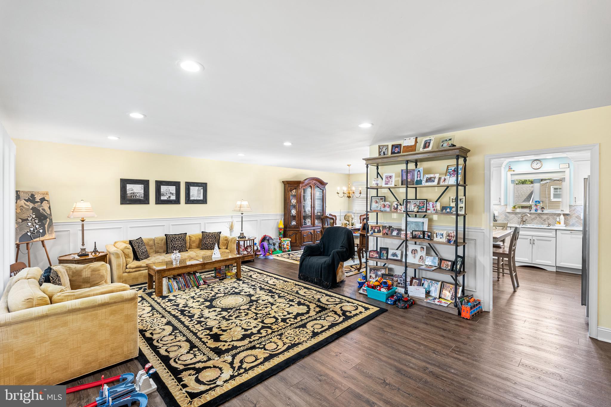 9223 Pine Road Philadelphia, PA 19115 - Photo 4 of 30