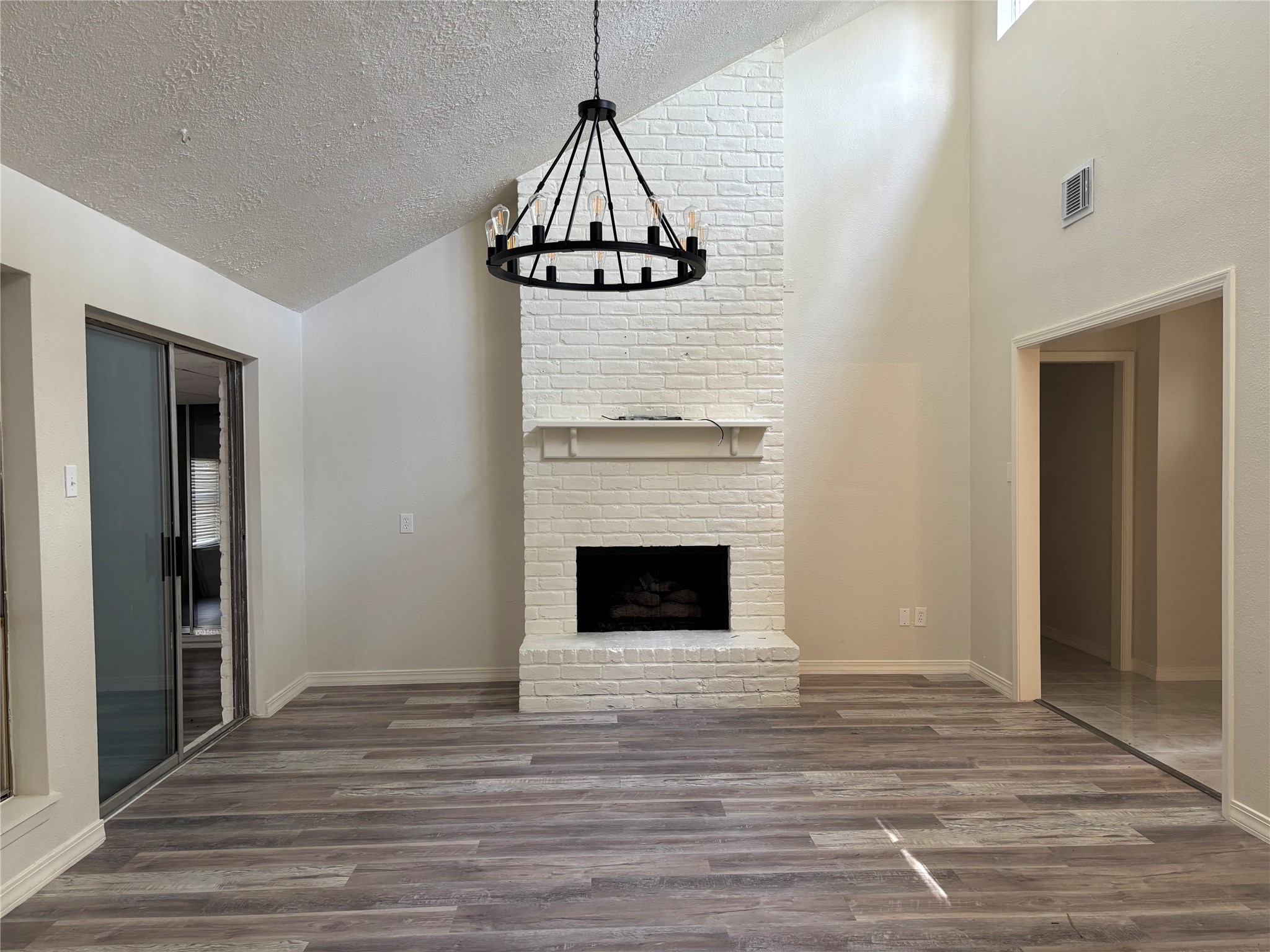 22707 Cranberry Trail Spring, TX 77373 - Photo 5 of 19 Bright Livingroom