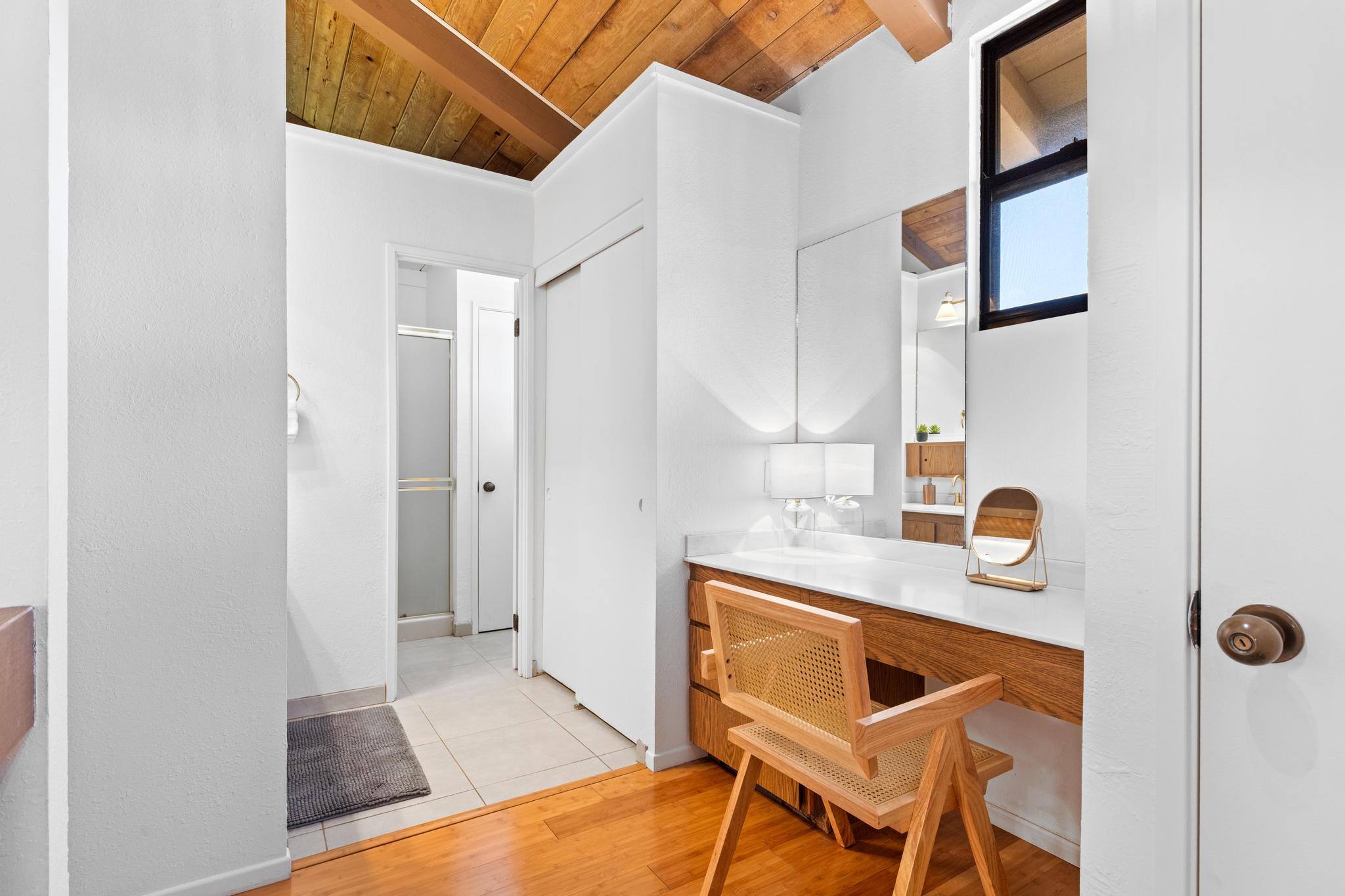 68-3840 Lua Kula Street, Unit F203 Waikoloa, HI 96738 - Photo 17 of 29 a room with a table and chairs