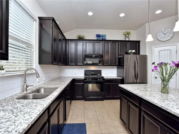 $1,975 | 305 Methodius Drive, Hutto, TX 78634