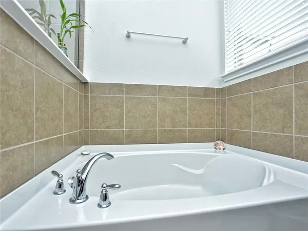 $1,975 | 305 Methodius Drive, Hutto, TX 78634