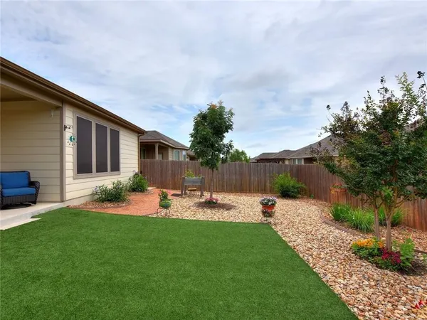 $1,975 | 305 Methodius Drive, Hutto, TX 78634