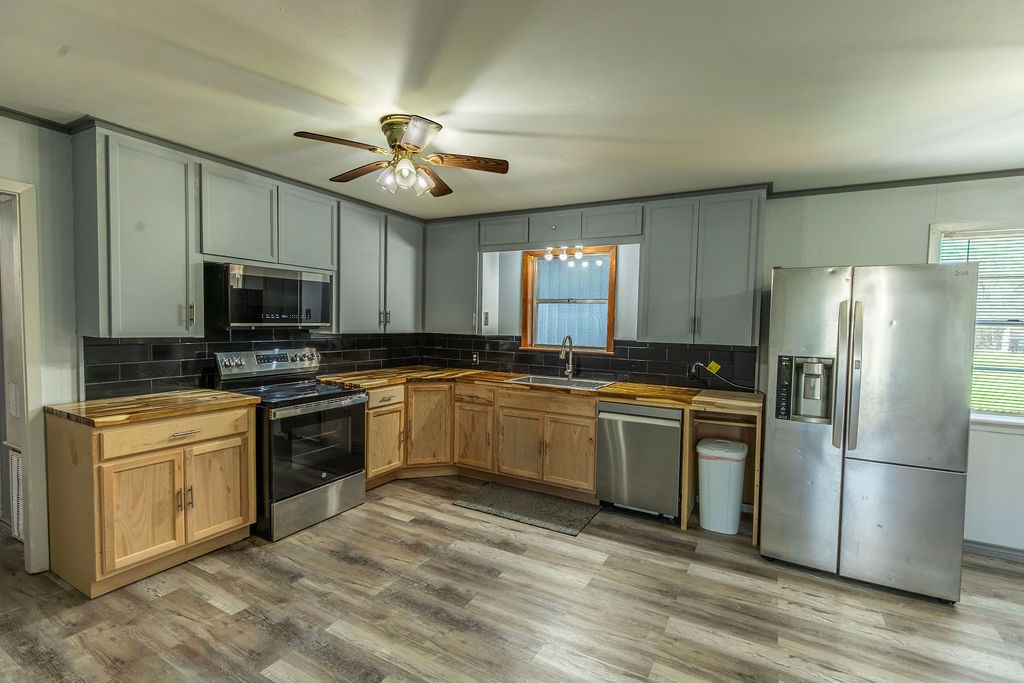 236 Old San Felipe Road Sealy, TX 77474 - Photo 9 of 20 Kitchen