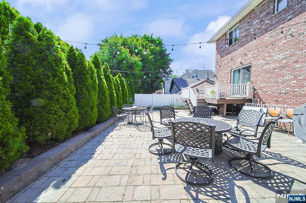897 Virgil Avenue Ridgefield, NJ 07657 - Photo 4 of 50