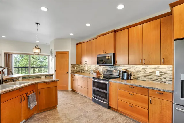 $1,000,000 | 15415 North Timbercrest Lane, Mead, WA 99021