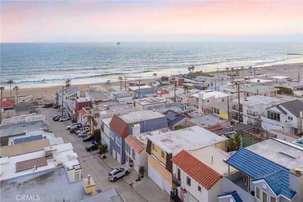 $2,200,000 | 217 43rd Street, Manhattan Beach, CA 90266