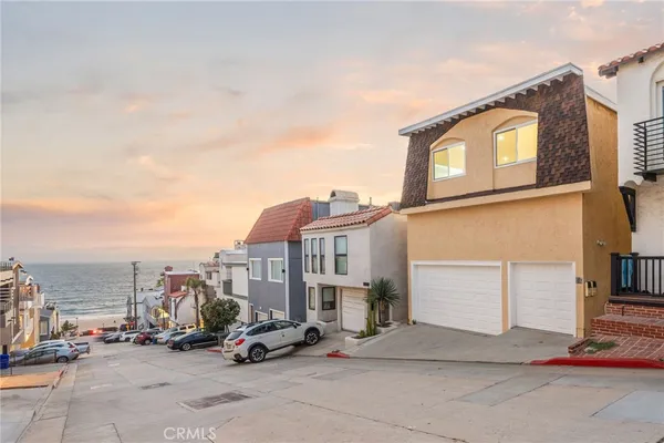 $2,200,000 | 217 43rd Street, Manhattan Beach, CA 90266