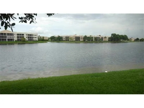 $174,900 | 7486 North Devon Drive, Unit 109, Tamarac, FL 33321