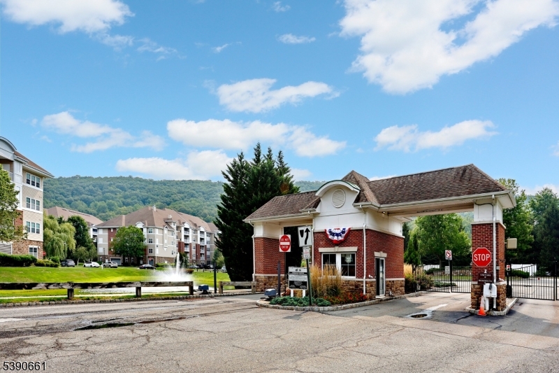 1407 Warren's Way Wanaque, NJ 07465 - Photo 34 of 36 a view of park with large tree