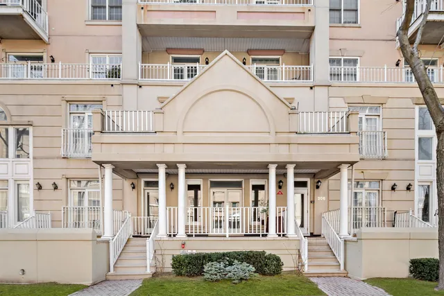 $440,000 | 207 Shearwater Court West, Unit 31, Jersey City, NJ 07305