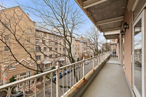 $440,000 | 207 Shearwater Court West, Unit 31, Jersey City, NJ 07305