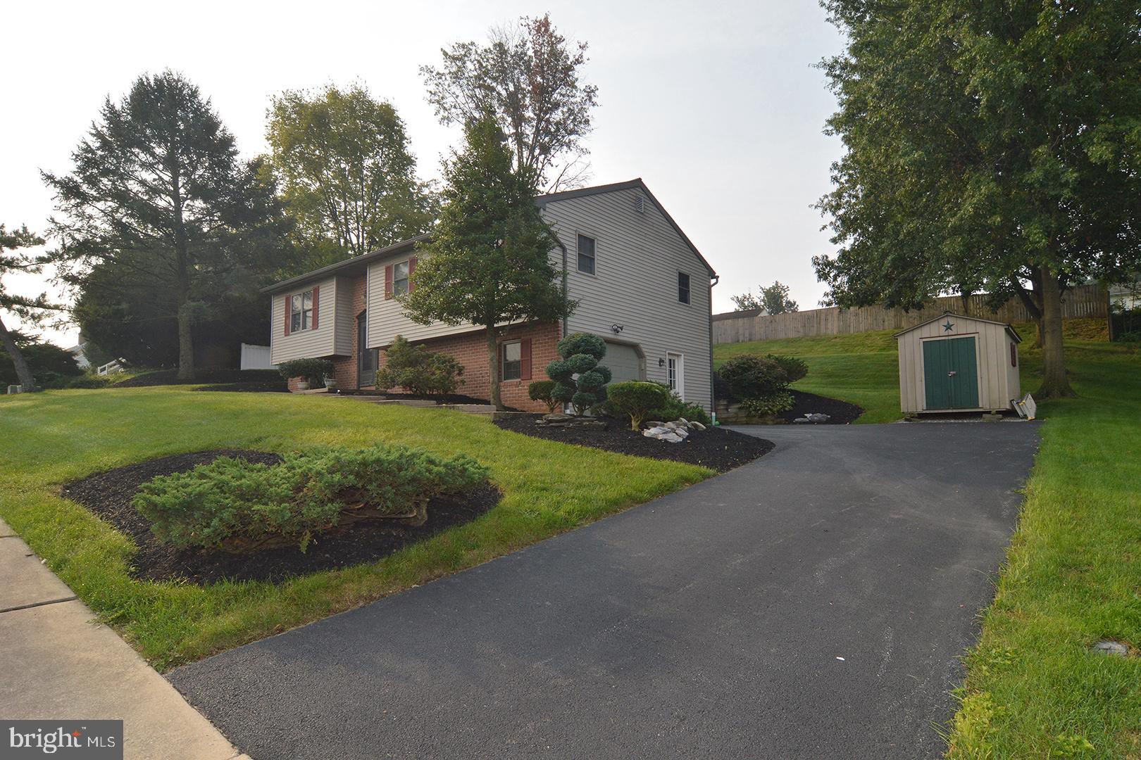 808 South Cedar Street Lititz, PA 17543 - Photo 4 of 40