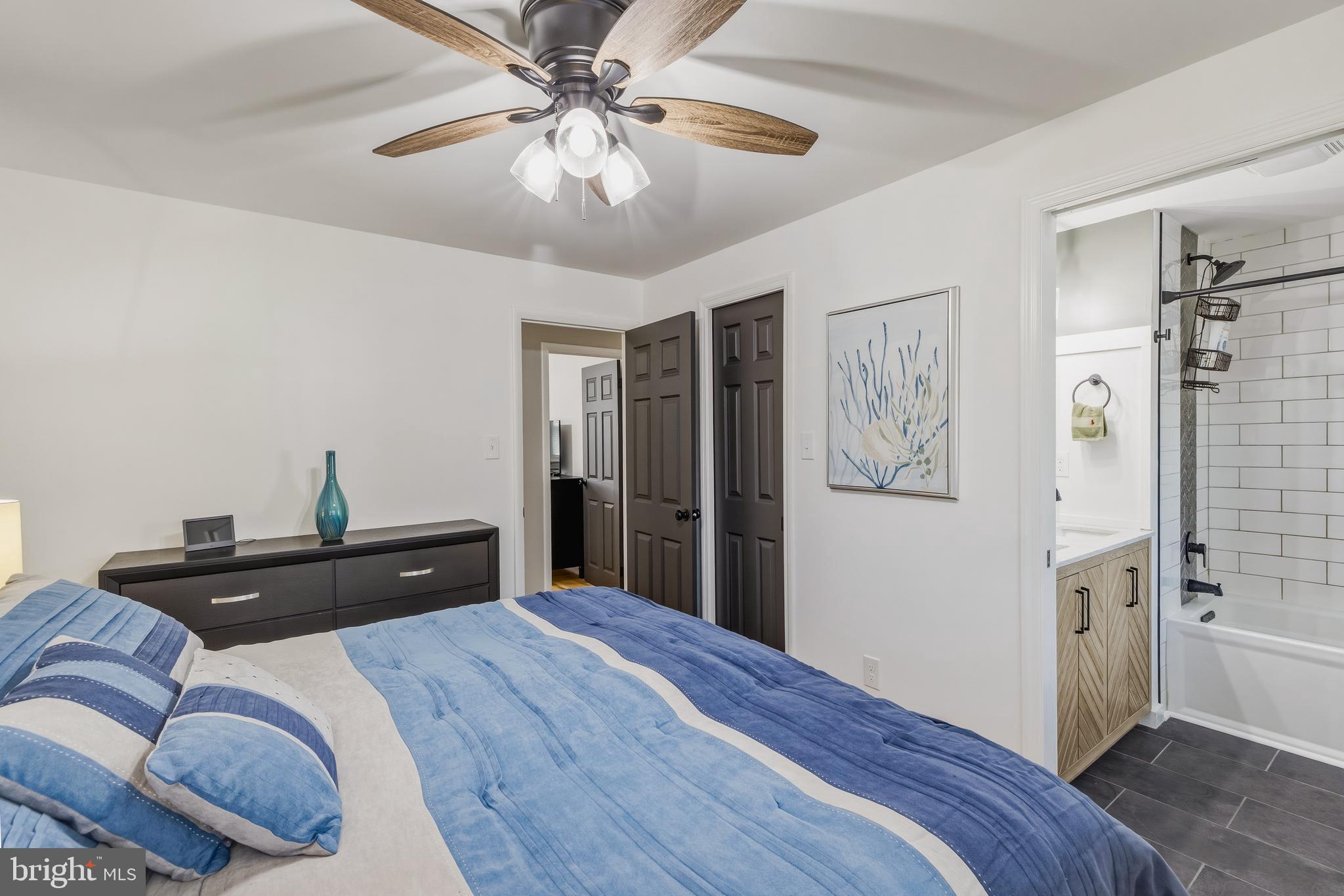 33 Gray Birch Road Turnersville, NJ 08012 - Photo 22 of 36 Primary En-Suite