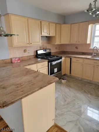 $2,800 | 232 Amity Street, Unit 1, Elizabeth, NJ 07202