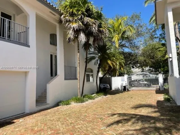 $4,900 | Northeast Coconut Grove, Miami, FL 33133