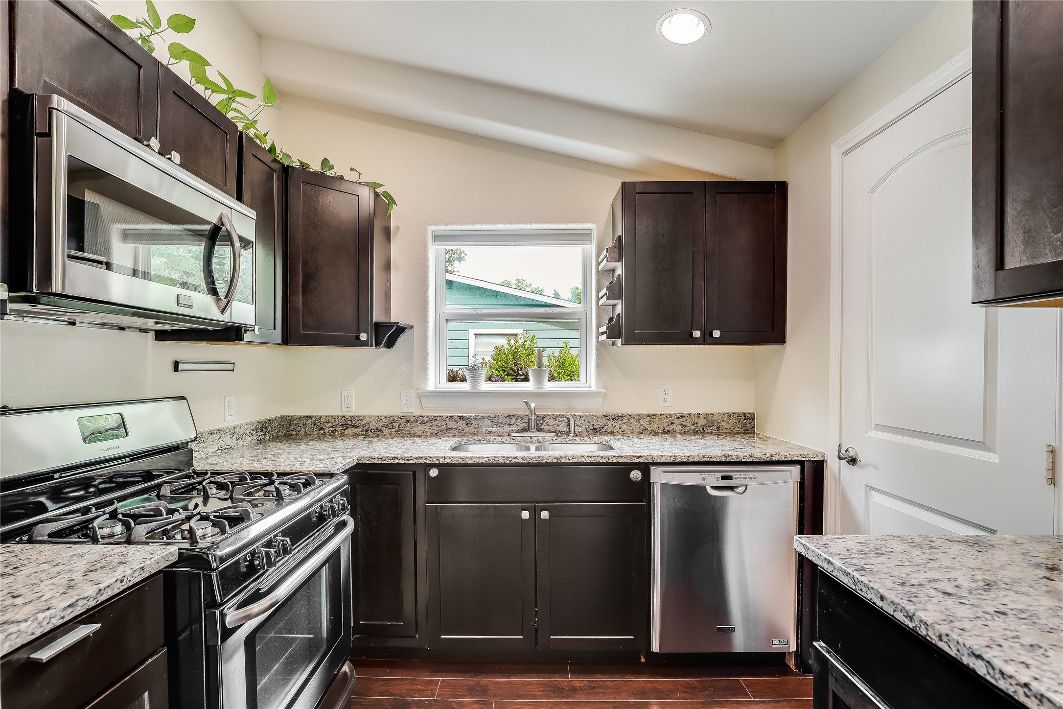 5112 Heflin Lane Austin, TX 78721 - Photo 2 of 38 Move-in-ready updated gem in Central East Austin!