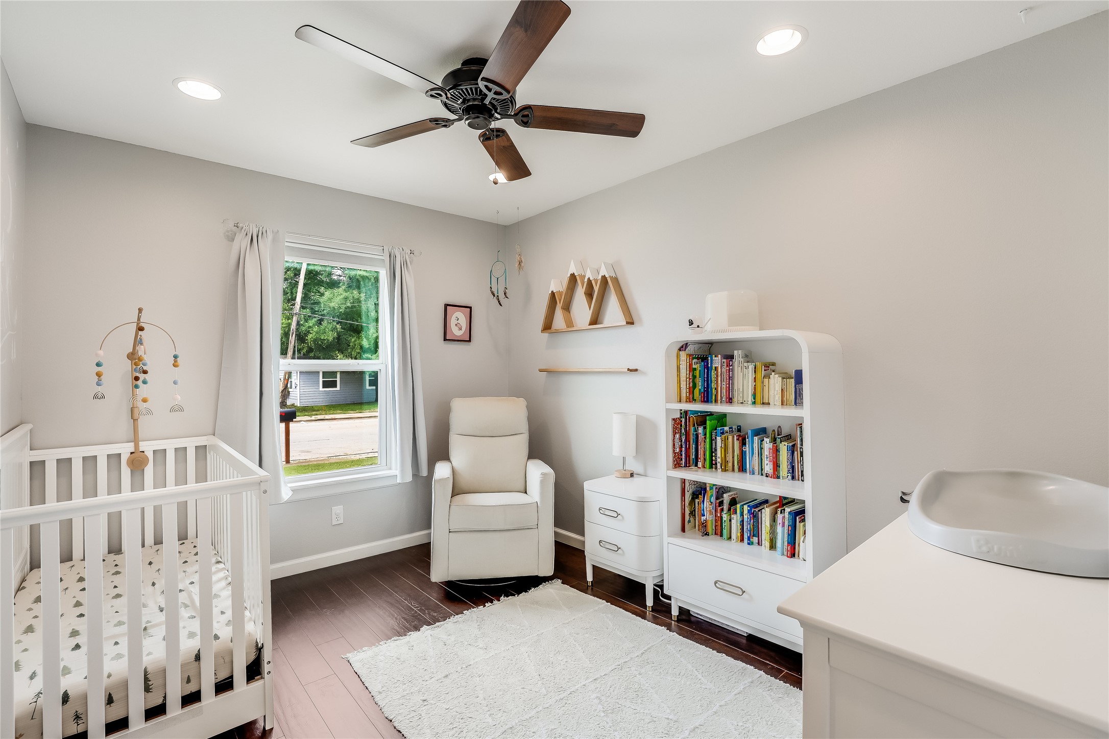 5112 Heflin Lane Austin, TX 78721 - Photo 21 of 38 One of two bright and spacious secondary bedrooms.