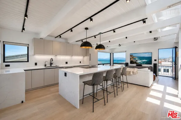 $4,449,000 | 221 36th Street, Manhattan Beach, CA 90266