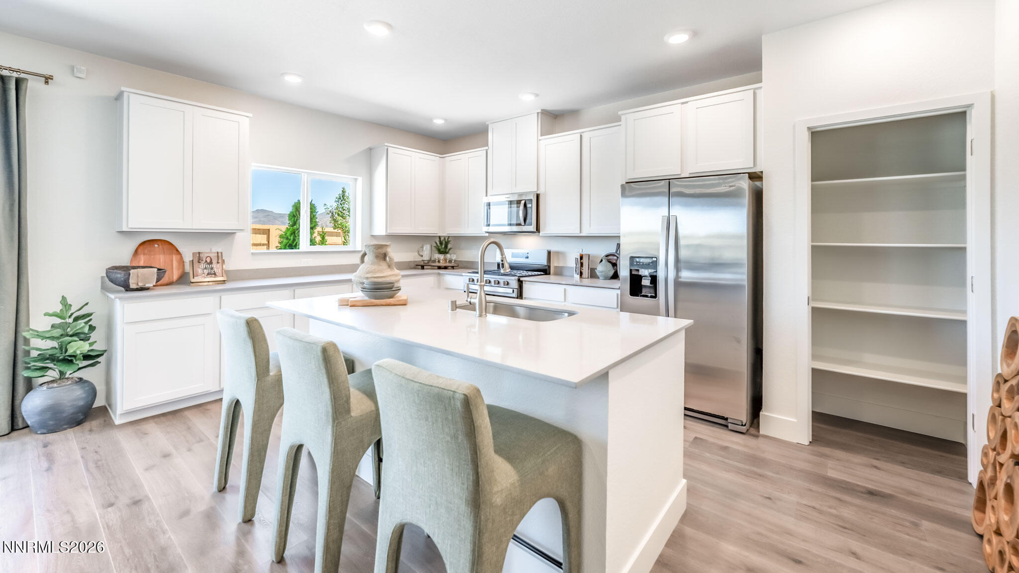 655 Fraser Loop Dayton, NV 89403 - Photo 4 of 37 Kitchen