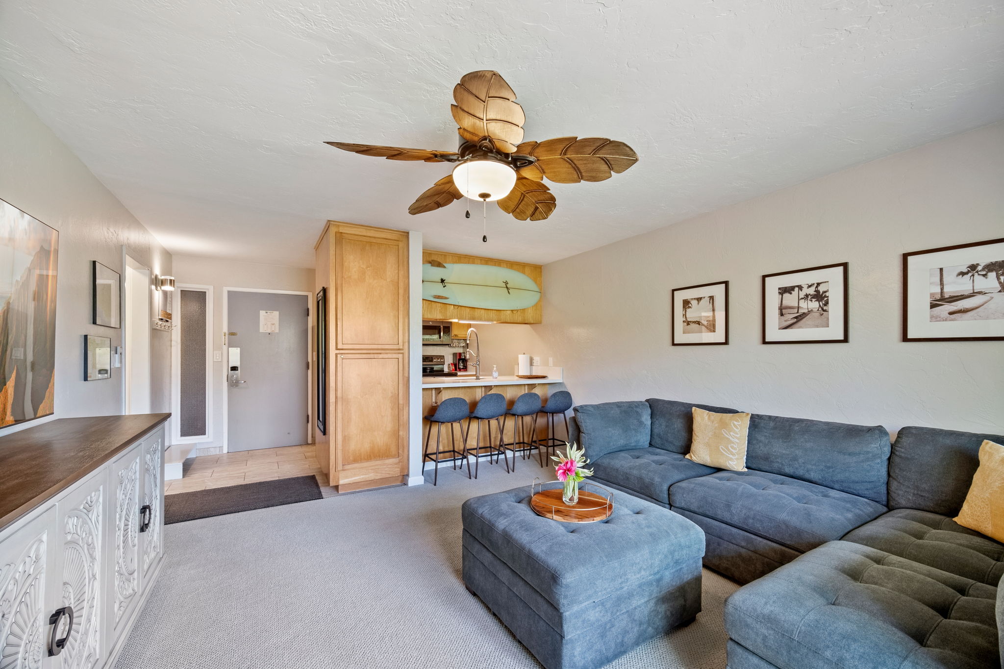 525 Aleka Loop, Unit H7 Kapaa, HI 96746 - Photo 5 of 30 a living room with furniture and a wooden floor