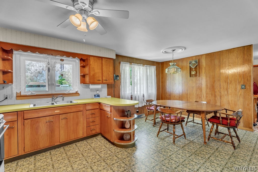 638 Borden Road Cheektowaga, NY 14227 - Photo 17 of 41 Eat in kitchen dinette area