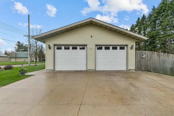 $259,900 | 21 Primrose Circle, Clintonville, WI 54929
