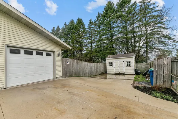 $259,900 | 21 Primrose Circle, Clintonville, WI 54929