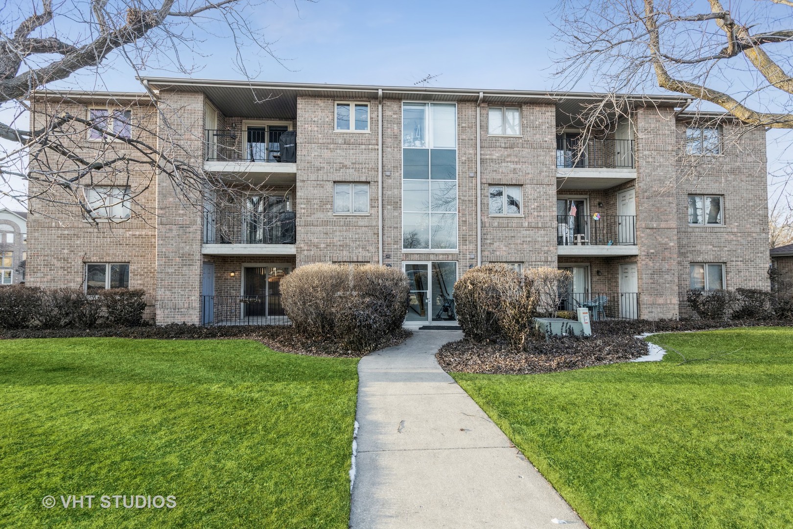 10288 SW Highway, Unit 1D Chicago Ridge, IL 60415 - Photo 1 of 12 a front view of a house with garden and porch