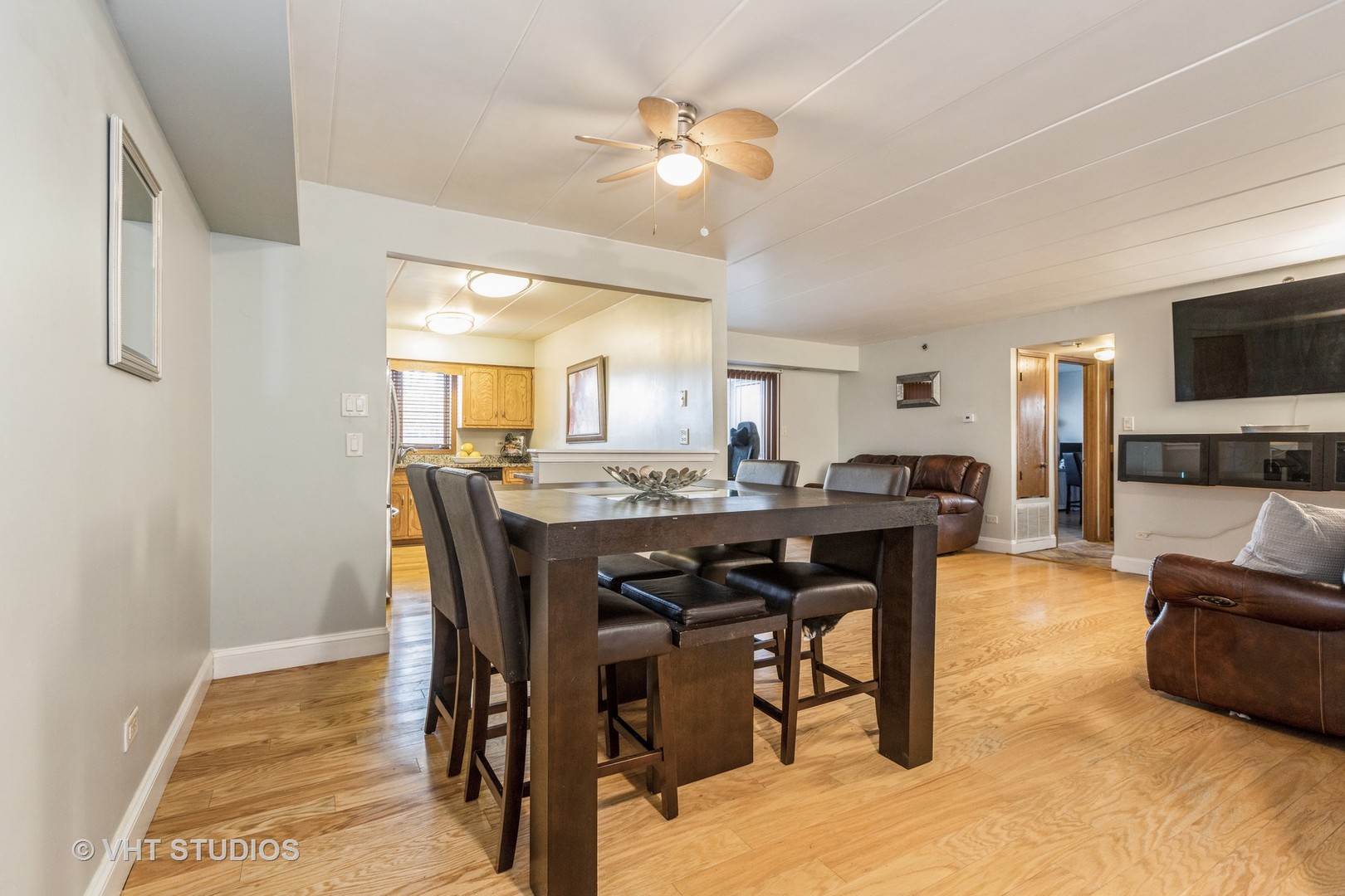 10288 SW Highway, Unit 1D Chicago Ridge, IL 60415 - Photo 2 of 12 a view of a dining room with furniture