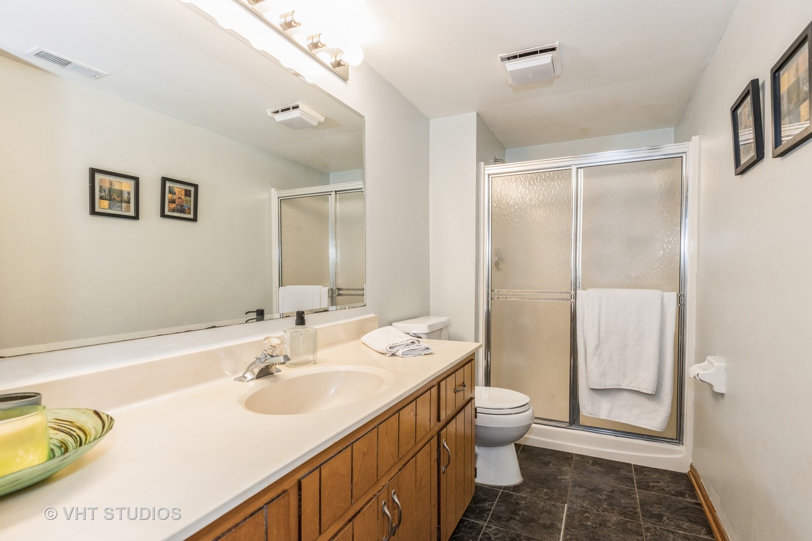 10288 SW Highway, Unit 1D Chicago Ridge, IL 60415 - Photo 8 of 12 a bathroom with a sink a toilet and shower