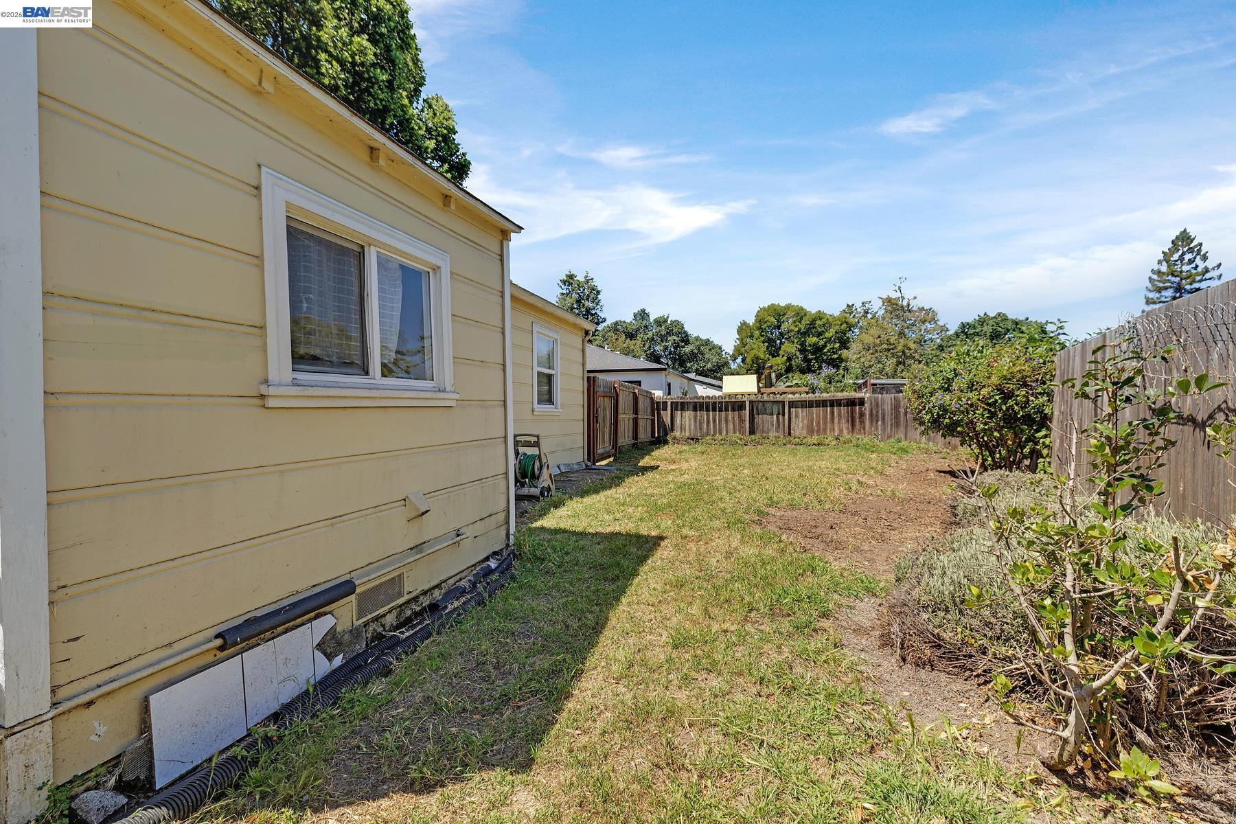 462 Hampton Road Hayward, CA 94541 - Photo 36 of 38 a view of a backyard with plants