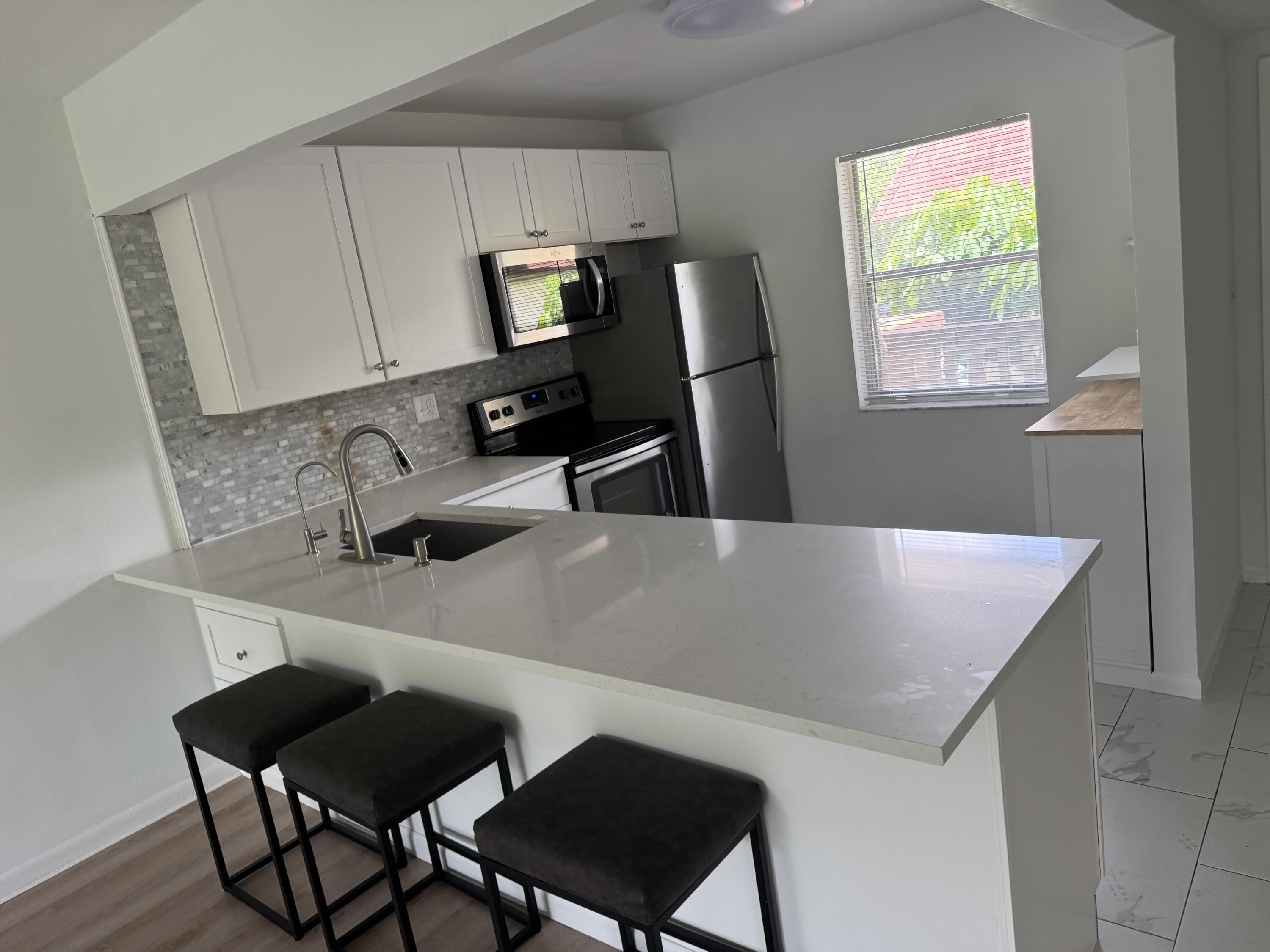 9280 Southwest 3rd Street, Unit 809 Boca Raton, FL 33428 - Photo 2 of 21 IMG_4097