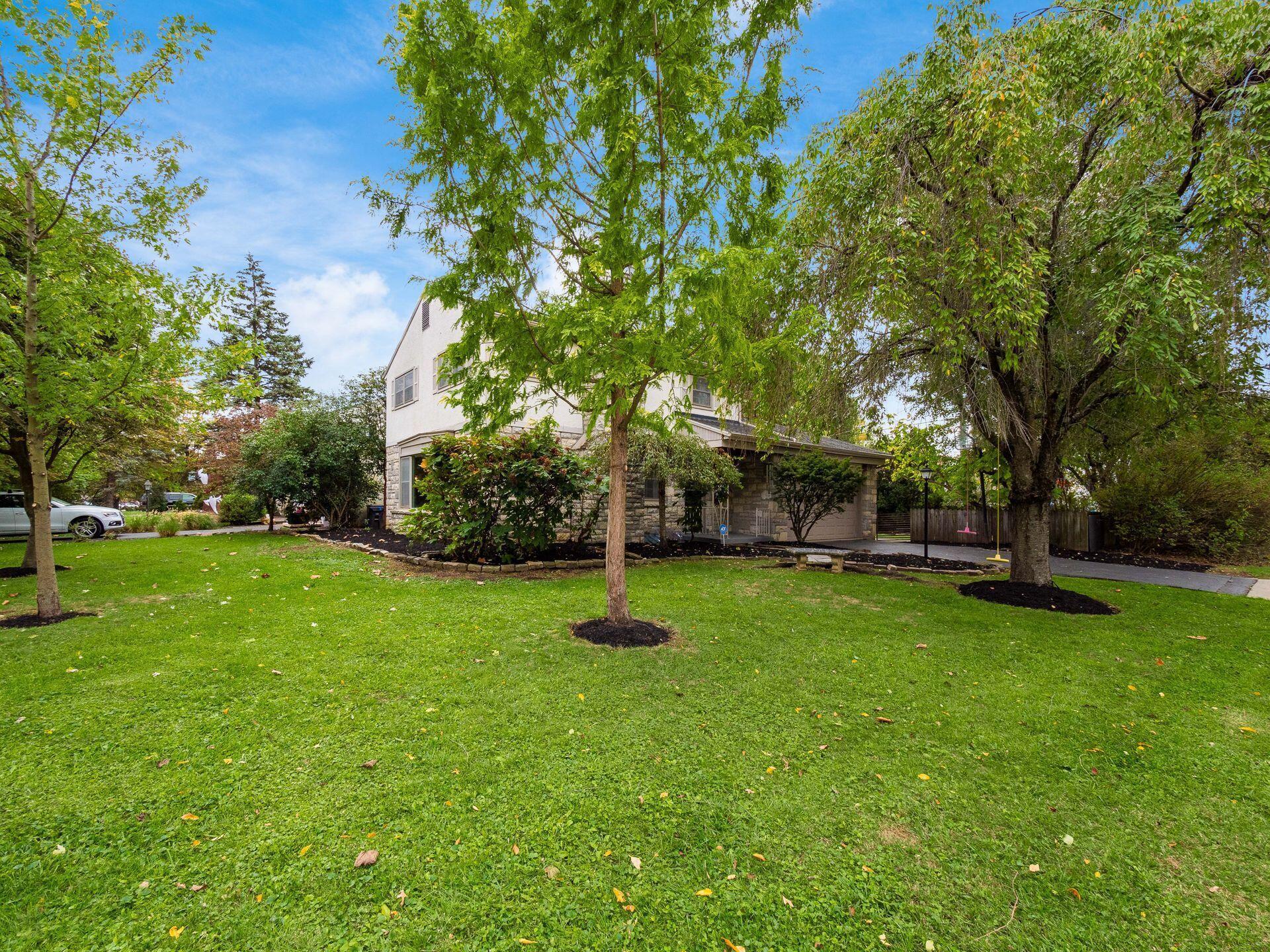 2569 Chester Road Upper Arlington, OH 43221 - Photo 35 of 52 Yard