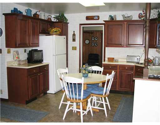 261 Pierce Road Lincoln, PA 15037 - Photo 4 of 18 Kitchen.