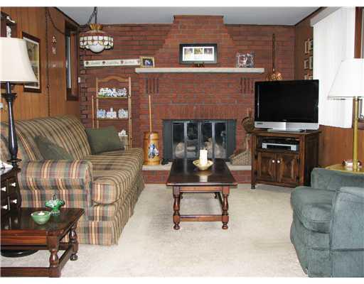 261 Pierce Road Lincoln, PA 15037 - Photo 9 of 18 Den/Family/Great Room.
