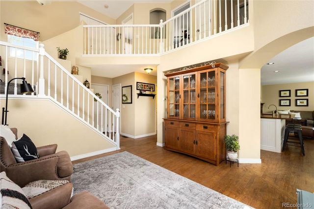 a view of an entryway and livingroom with furniture